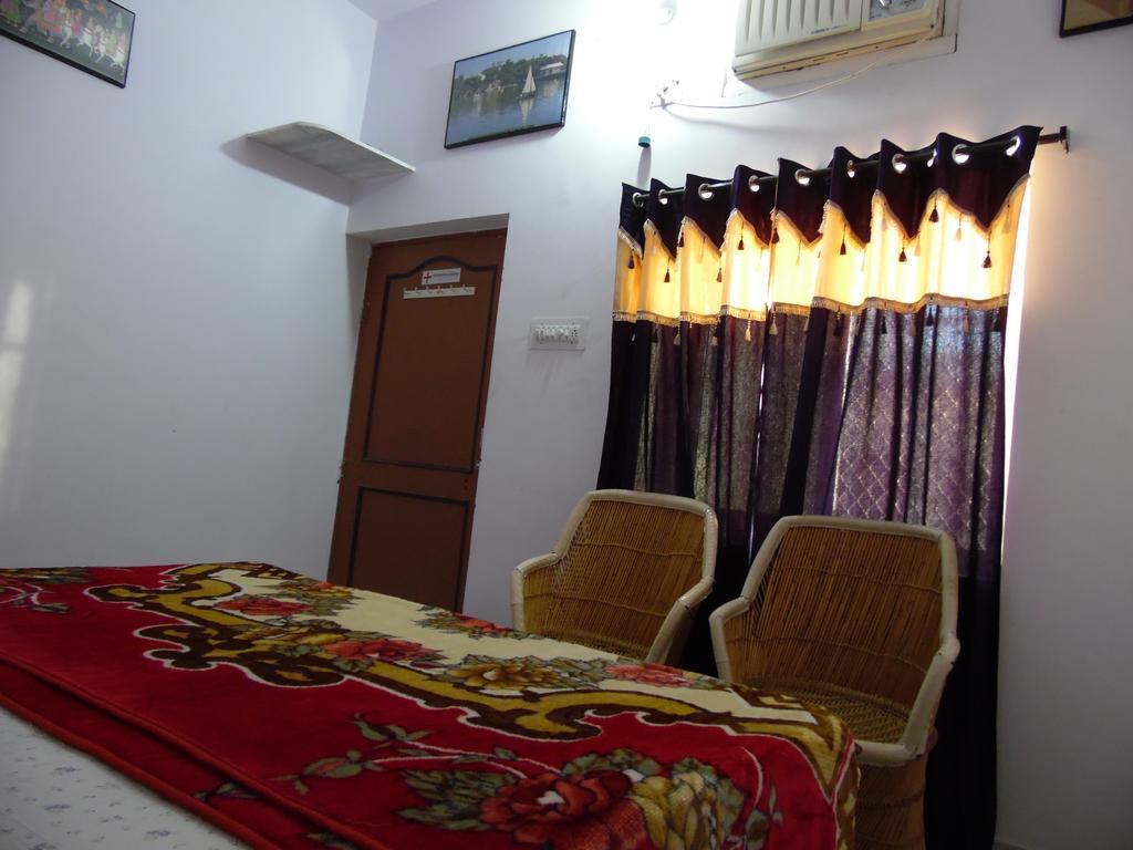 Keshav Palace Puskár Szoba fotó